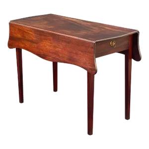 Antique Federal Period Mahogany Drop Leaf Table with Scalloped Top