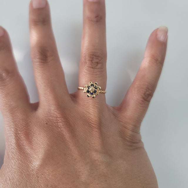 ♥ Product Summary ♥ Main Stone: Sapphire Band Material: 14k Yellow Gold Weight: 2 grams Bulb Height: 9mm