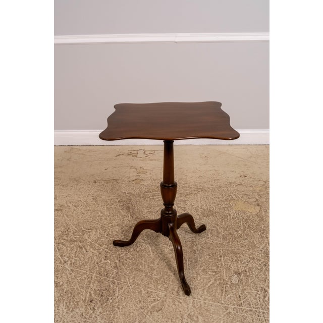 1960s 1960s Pair Kittinger Colonial Williamsburg Cw-20 Tilt Top Tables For Sale - Image 5 of 18