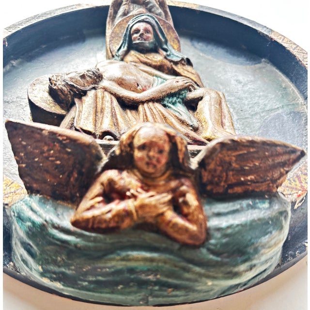 Gothic relief 17th century Carved wood Size: 31 x 31 x 8 cm Parts of the frame probably 19th century, partially damaged at...