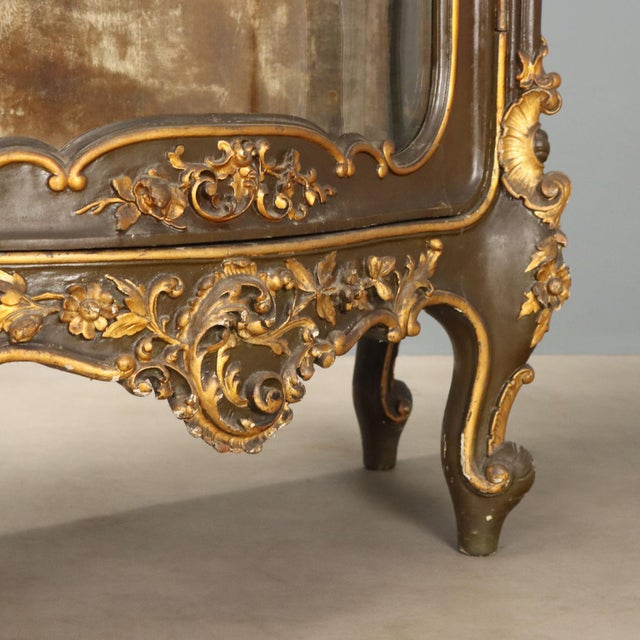 Italian Baroque Showcase in Carved Wood For Sale - Image 11 of 13