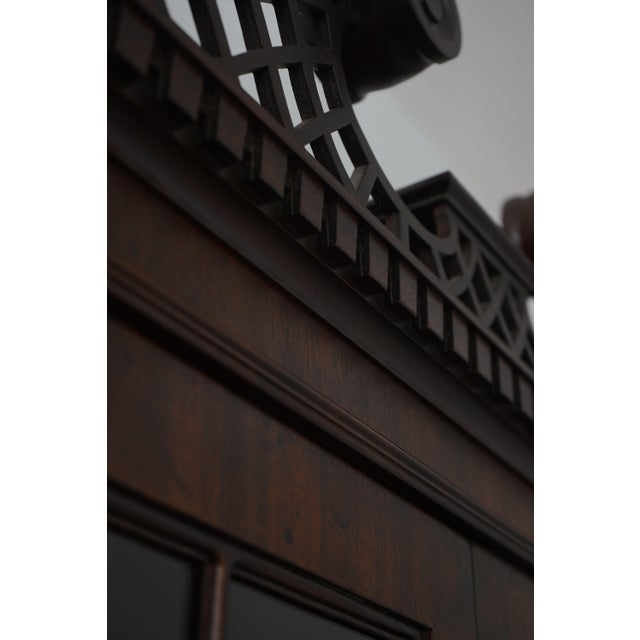 1990s Henredon Chippendale Mahogany 2 Door Curio Display Cabinet For Sale - Image 9 of 14