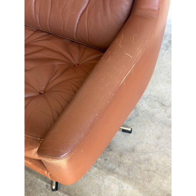 Animal Skin Brown Leather Tufted Swivel Lounge Chair With Shell Back and Star Base Mid-Century Modern 1970s For Sale - Image 7 of 8
