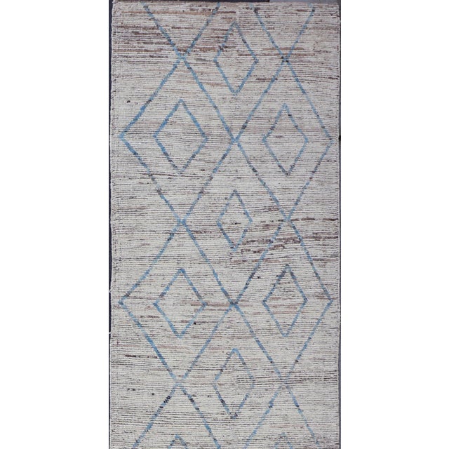 Modern Tribal Runner in Wool With Sub-Geometric Diamond Design in Cream and Blue 3'6 X 15'9 For Sale - Image 9 of 11