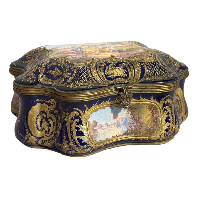 1860s Sévres French Rococo Blue Gilt Porcelain Jewellery Box For Sale