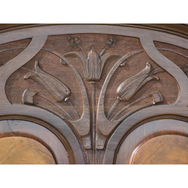 Art Nouveau Louis Majorelle (Attributed) Hand Carved Tulip Floral Design Walnut Burl Wood Bed Frame 19th C. For Sale - Image 10 of 18