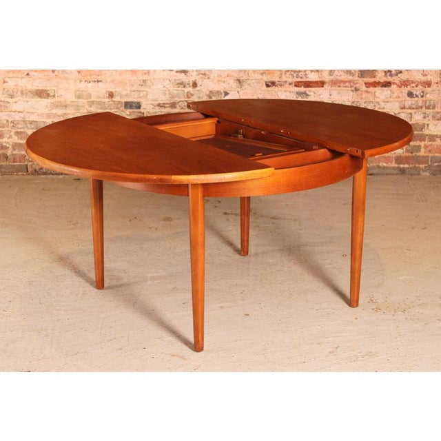 Mid-Century Modern Round Extending Teak Dining Table by Jentique, 1960s For Sale - Image 4 of 11