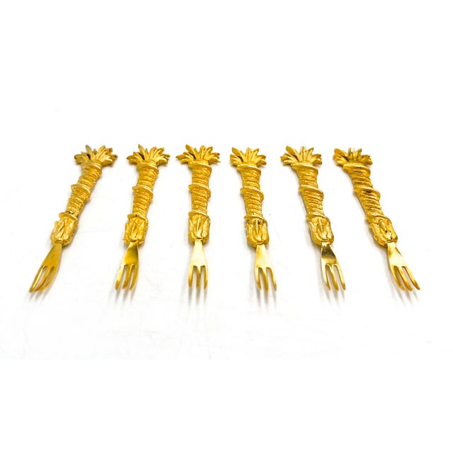 Florentine Mid Century Florentine Gold Gilt Canapé / Hors d'Oeuvres Forks – Set of 6 in Original Box – Hollywood Regency / Italian Provincial For Sale - Image 4 of 11