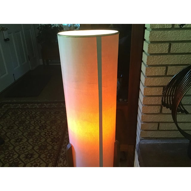 Tan 1960s Mid-Century Modern Cylindrical Floor Lamp in the Style of Adrian Pearsall For Sale - Image 8 of 17