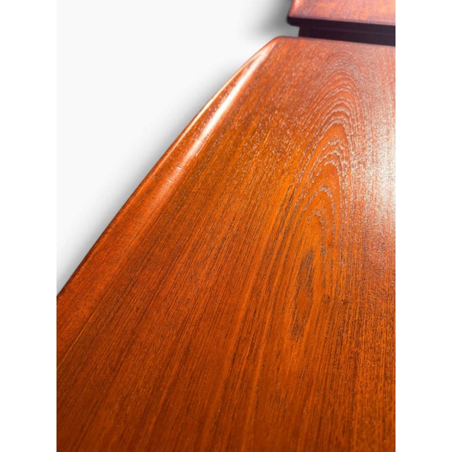 Pair of Folke Ohlsson for Dux Teak Surfboard End Tables | Swedish Mid-Century Modern | Upturned Edges | C. 1960s For Sale - Image 17 of 18