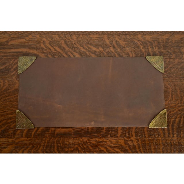 1920s Roycroft Arts & Crafts Brass Finished Hammered Copper Blotter Corners With Leather Desk Blotter For Sale - Image 5 of 13