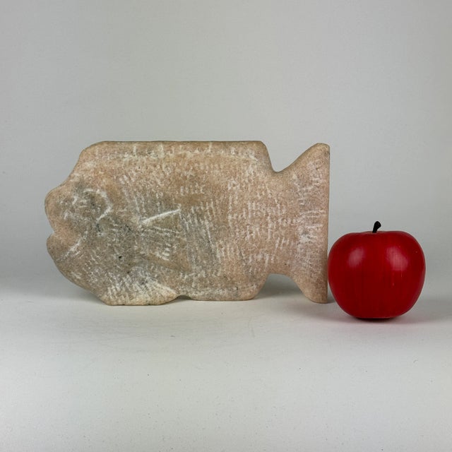 1980s Vintage Hand Carved Stone Fish Sculpture in Light Pink/Gold Hue For Sale - Image 4 of 8