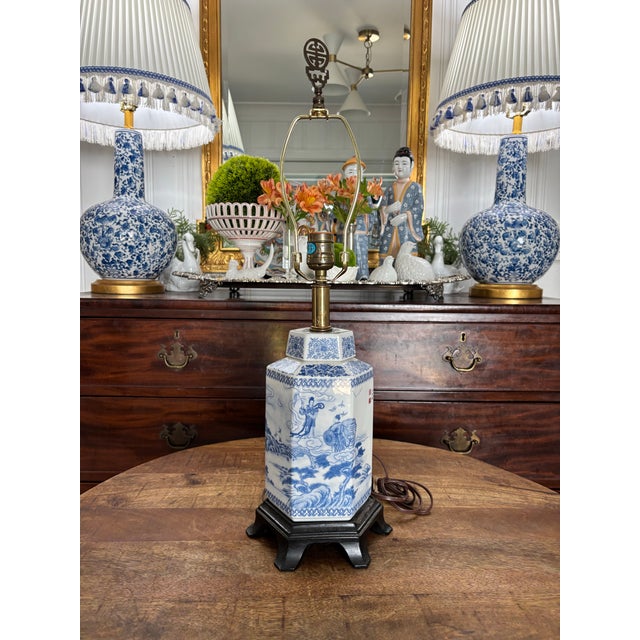 Mid to Late Twentieth Centuru Blue & White Chinoiserie Hexagon Asian Lamp For Sale - Image 6 of 7