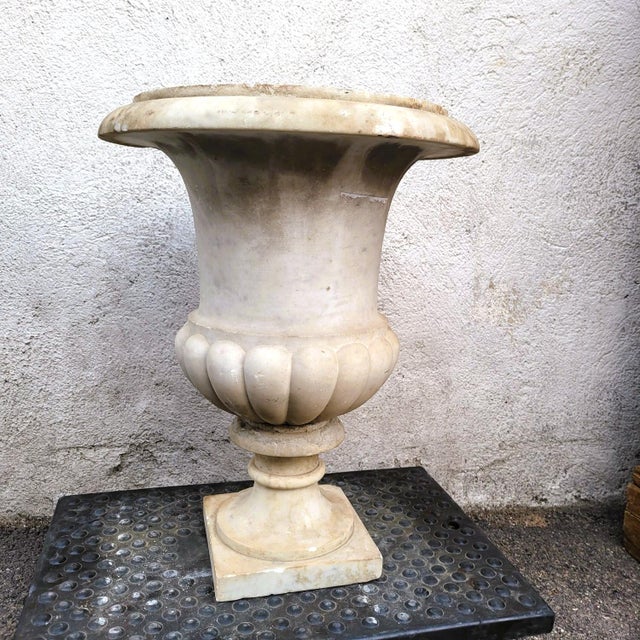 Late 18th Century Medici Vase in White Marble For Sale - Image 9 of 17