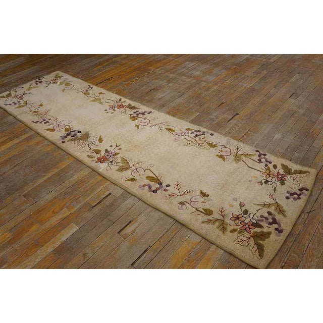 1930s 1930s Tan Beige Floral Folk Art Antique American Hooked Rug 2'6" X 9'0" Handknotted Wool Carpet For Sale - Image 5 of 10