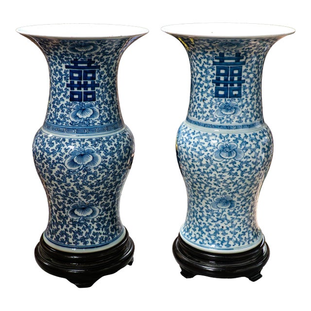 Antique Chinese Blue and White Porcelain Set of Two (2) Vase: Double Happiness Floral, Qing Dynasty Double Happiness Vase Set of Two For Sale