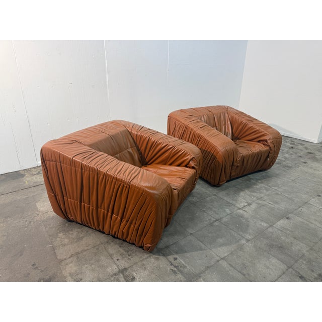 De Pas D'urbino Lomazzi Pair of Vintage Piumino Armchairs by De Pas, d'Urbino & Lomazzi in Leather, Italy, 1970's For Sale - Image 4 of 10