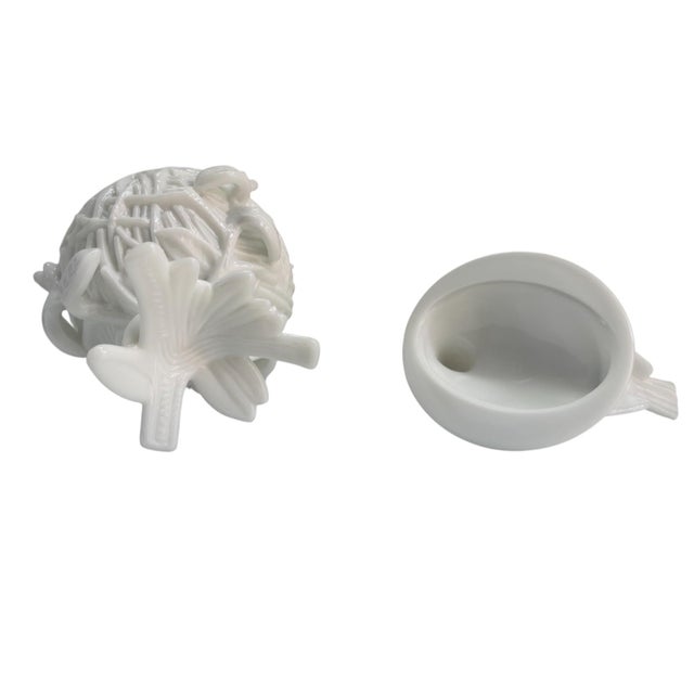 Mid 20th Century Vintage Westmoreland Milk Glass Bird Robin on Nest Covered Candy Dish or Trinket Box For Sale - Image 5 of 8