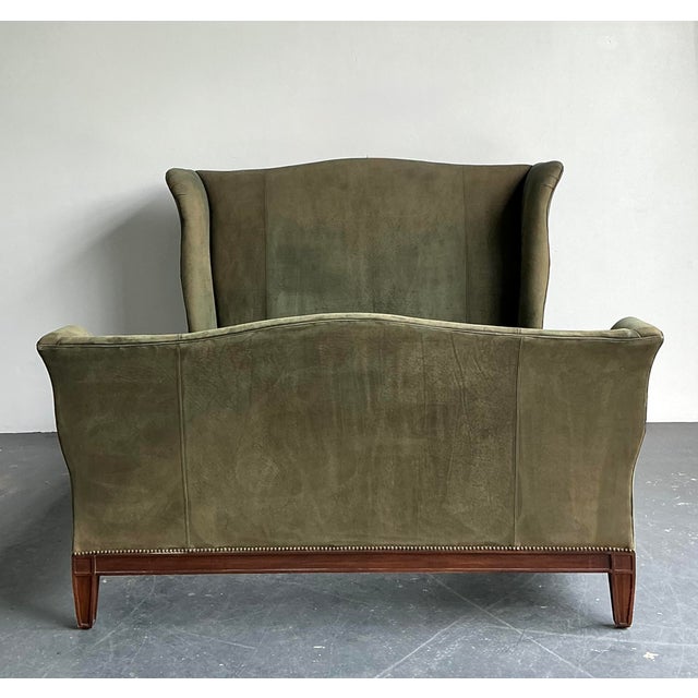 This exquisite vintage king-size bed frame from Ralph Lauren exemplifies the brand’s hallmark of timeless, sophisticated...