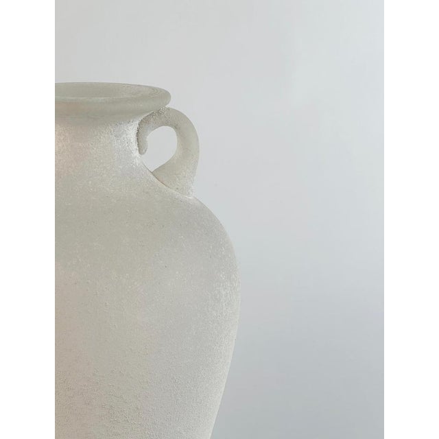 Scavo White Murano Glass Amphora Vase attributed to Karl Springer for Seguso, 1980s For Sale - Image 4 of 10