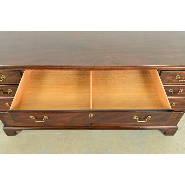 Henkel Harris Georgian Solid Mahogany Ten-Drawer Dresser or Chest of Drawers, 1970s For Sale In South Bend - Image 6 of 13