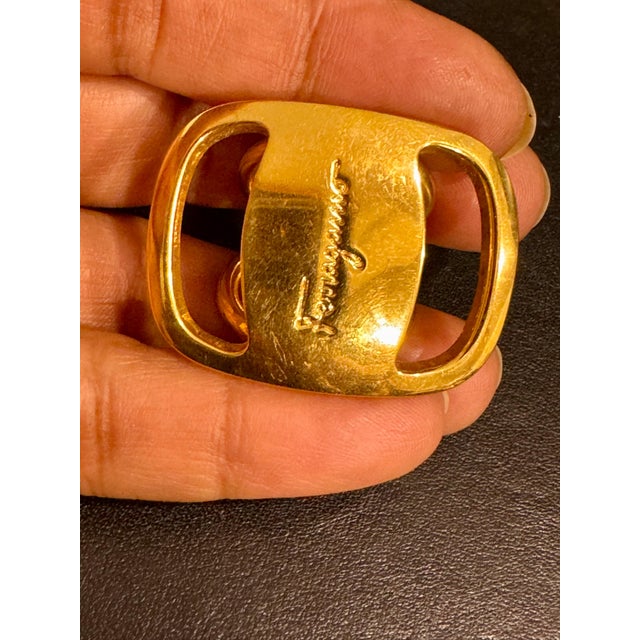 Contemporary Salvatore Ferragamo Ganchini scarf ring /Ring gold Tone, Medium Size For Sale - Image 3 of 18