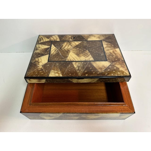 Hollywood Regency Lacquered Exotic Fish Skin Jewelry Box in the Style of Karl Springer For Sale - Image 3 of 12