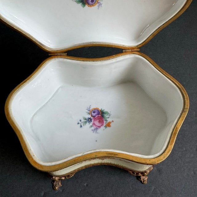 French Porcelain Casket Trinket Box Hand Painted Courting Couple Dancing Scene For Sale - Image 11 of 12
