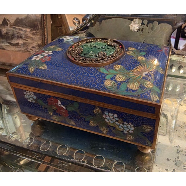 1920's Chinese Cloisonne Enamel Box With Medallion For Sale - Image 4 of 12