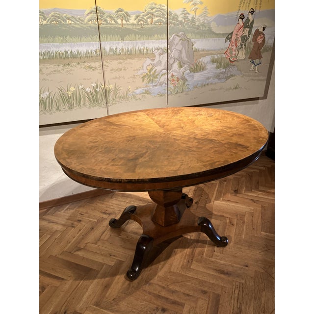 Antique Biedermeier Italian Burl Walnut and Maple Oval Dining Table with Faceted Pedestal, 1800s For Sale - Image 4 of 17