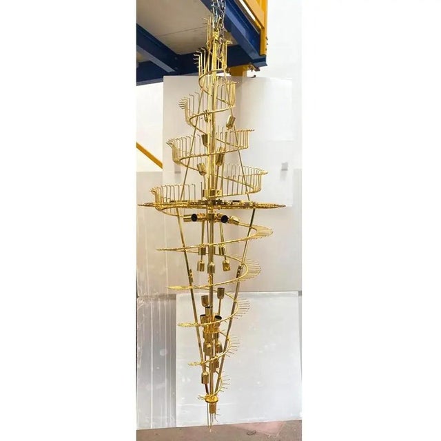 Mid-Century Modern Mid Century Modern Oversized Contemporary Murano Glass Chandelier, “Quadriedro” Design in Fumé and Gold Twister For Sale - Image 3 of 9