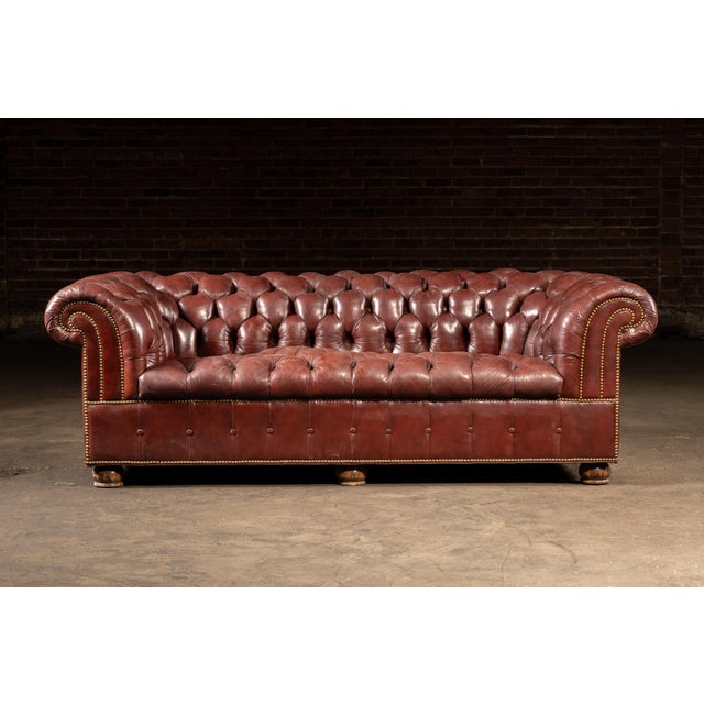 Traditional Late 20th Century Tufted Leather Chesterfield Sofa in Burgundy For Sale - Image 3 of 15