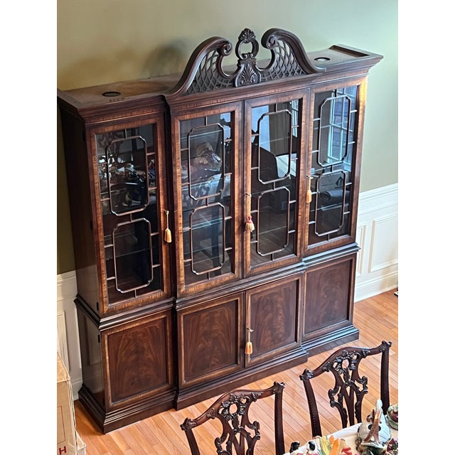 Traditional Early 21st Century China Display Cabinet by Drexel Heritage For Sale - Image 3 of 12