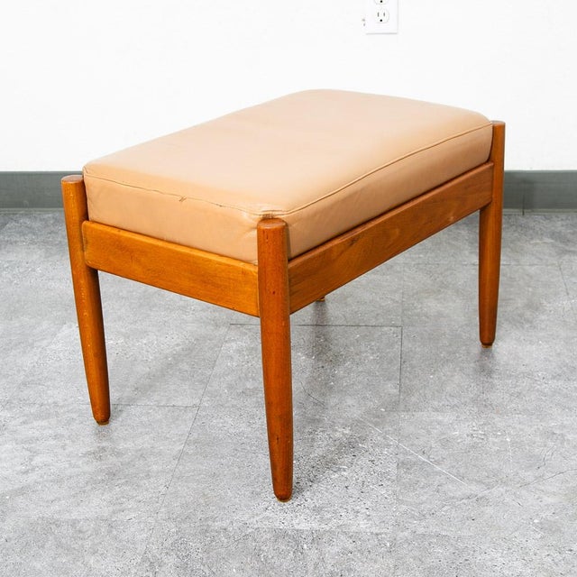 Mid-Century Modern Mid Century Modern Ottoman Stool Tan Leather Vintage MCM Wood Frame Rectangular For Sale - Image 3 of 8