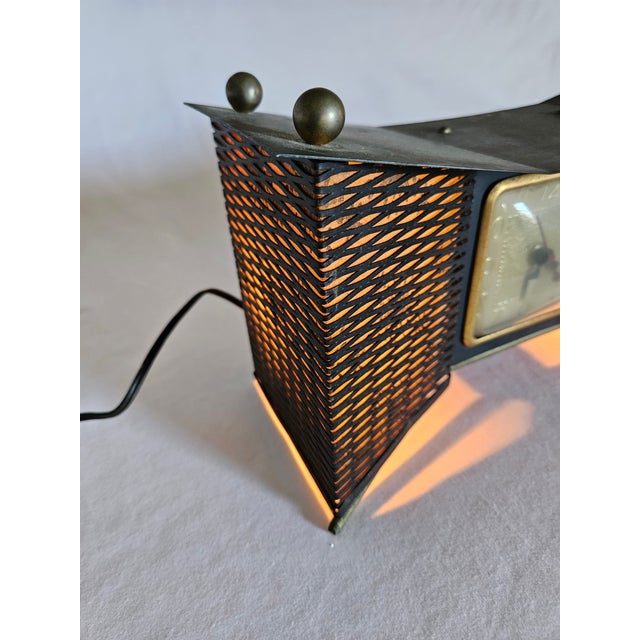 Mid-Century Modern MCM Atomic Bowtie Clock With Accent Lighting, United Clock Corperation For Sale - Image 3 of 7