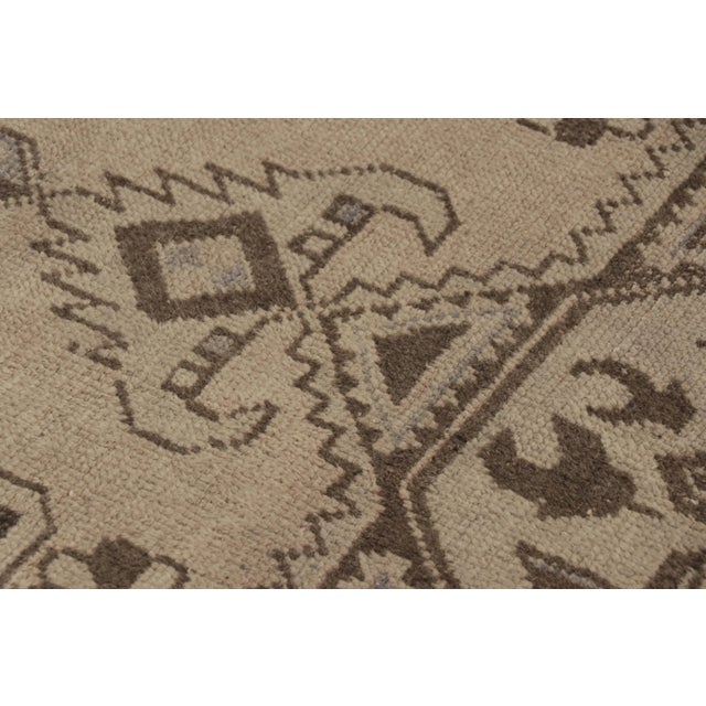 1950s Mid-Century Vintage Turkish Rug in Beige-Brown With Medallion - Rug & Kilim For Sale - Image 5 of 7