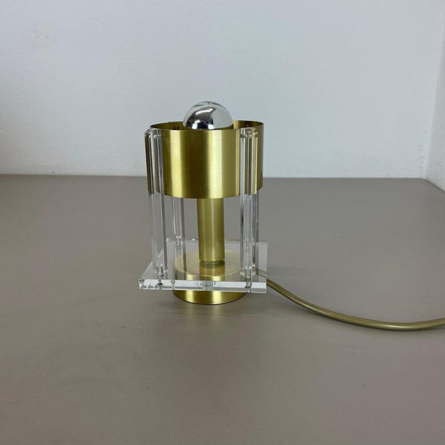Postmodern Postmodern Cubic Table Light in Brass and Acrylic Glass, 1970 For Sale - Image 3 of 17