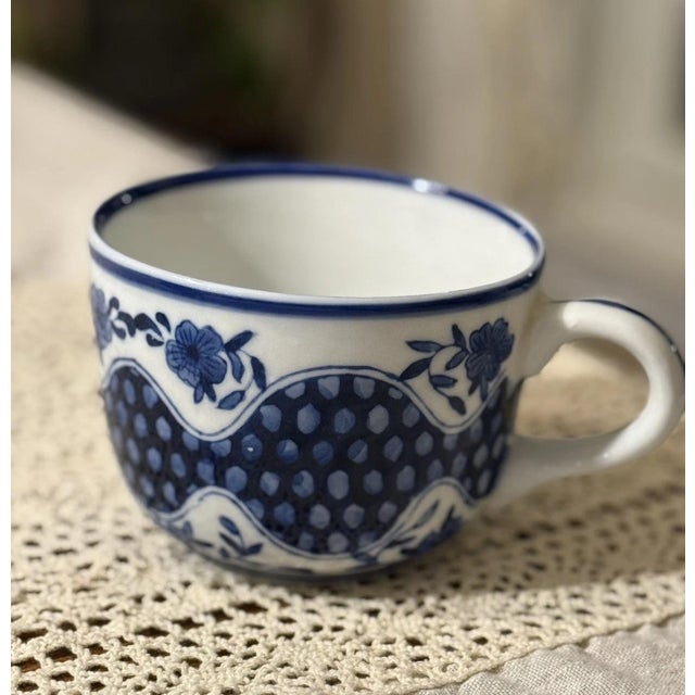 1970s Set of 5 Centrum Cxm4 Blue Floral Chinese Porcelain Large Cappuccino Mugs For Sale - Image 6 of 10