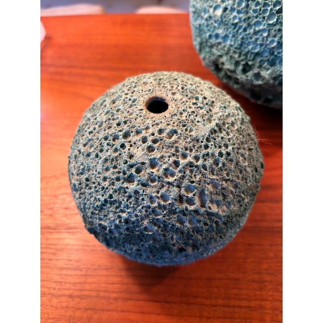 1980s Michael Hamlin Set of 3 Ceramic Vases For Sale - Image 4 of 7