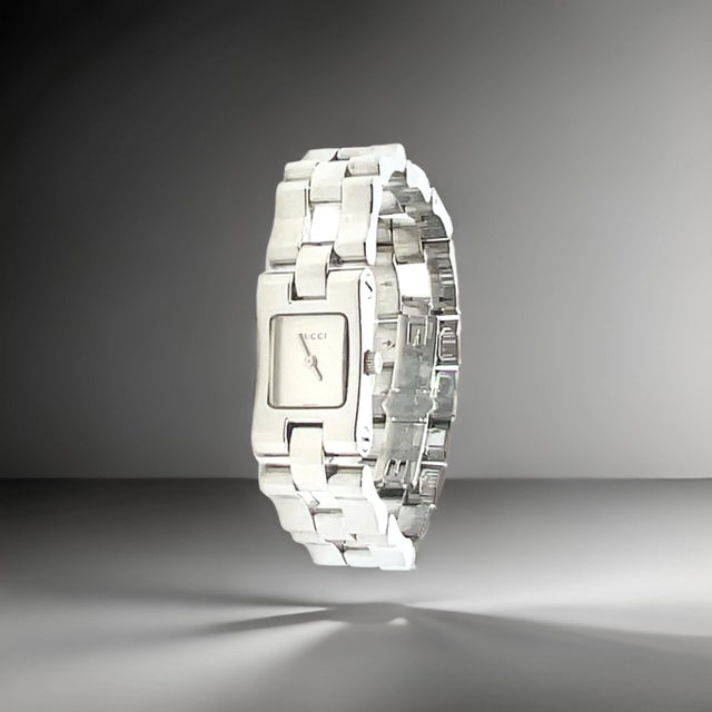 Late 20th Century Gucci Estate Swiss Made Stainless Steel Ladies Wristwatch For Sale - Image 11 of 12