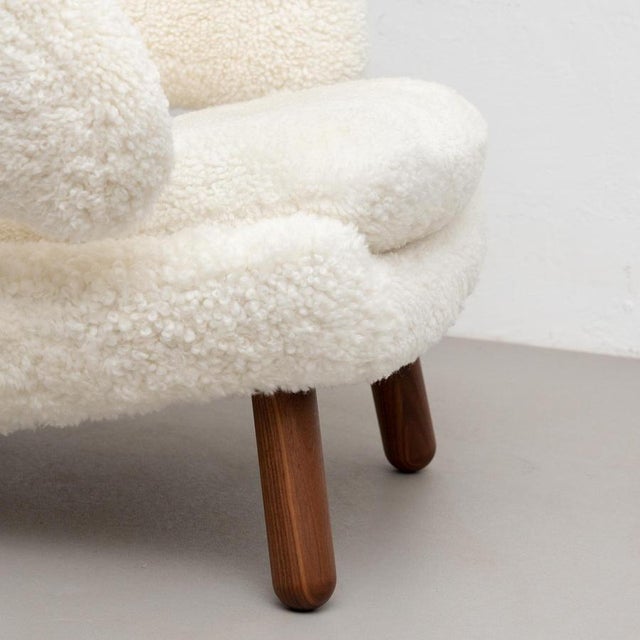 Modern Pelican Chair in Sheepskin Upholstery from Finn Juhl, Denmark, 2000s For Sale - Image 11 of 18