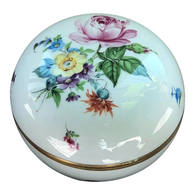 1960s Herend Porcelain Hand Painted Floral Lidded Trinket Box For Sale