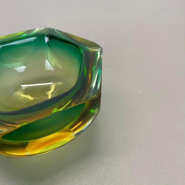 Murano Green Glass Sommerso Block Cube Ashtray from Flavio Poli, Italy, 1970s For Sale - Image 9 of 18