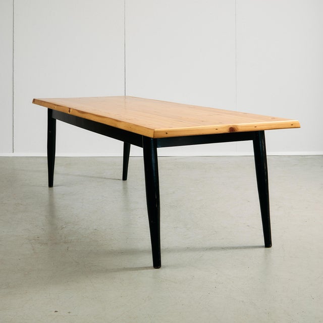 Long Canadian Pinewood Table with Black Varnished Legs For Sale - Image 4 of 18