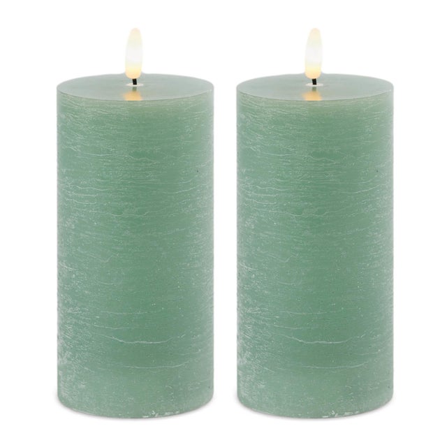 Kenneth Ludwig Chicago FIA Wick Green Pillar Candle (Set of 2) For Sale - Image 4 of 4
