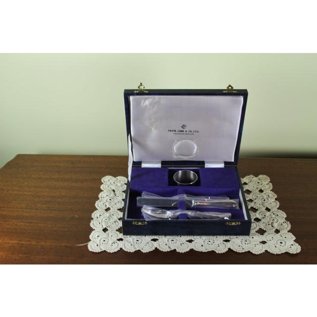 Reference # FC C 1104. Photo 215 Child Silver Set: Spoon, Fork, Knife & Serviette Ring – Cased. Pattern : Howard - Size :...