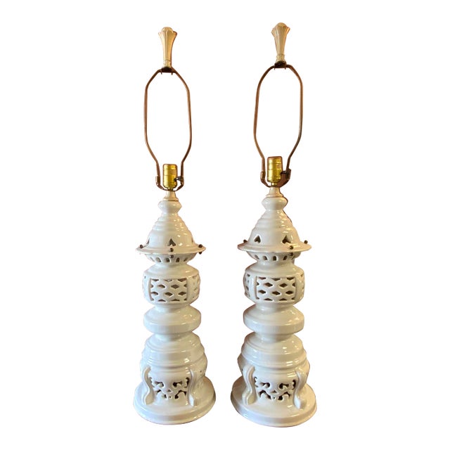 Late 20th Century Pair of Ceramic Pagoda Lamps For Sale