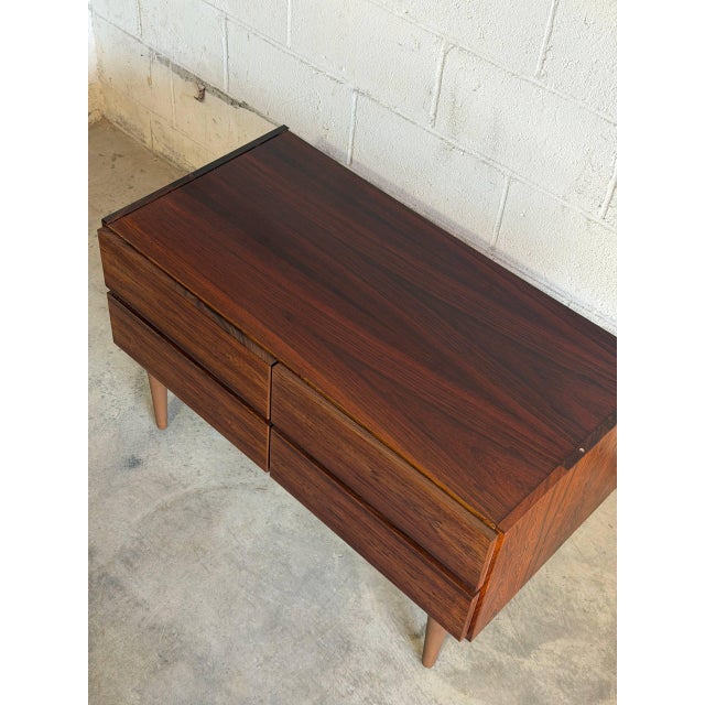 Vintage Danish Modern Rosewood 4 Drawer Dresser Chest Mid Century Scandinavian Cabinet For Sale In Los Angeles - Image 6 of 10