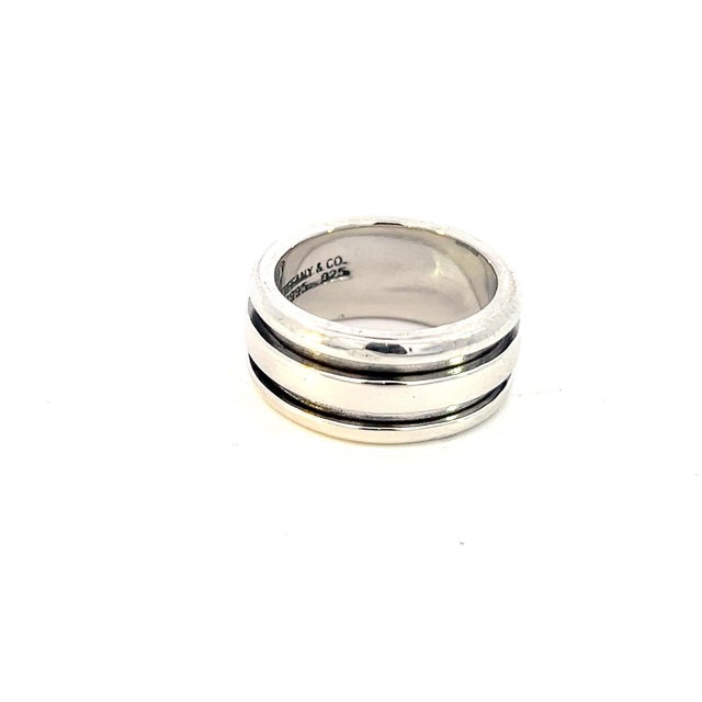 Traditional 1990s Tiffany & Co Estate Atlas Groove Ring Size 6 Silver 9 mm For Sale - Image 3 of 4