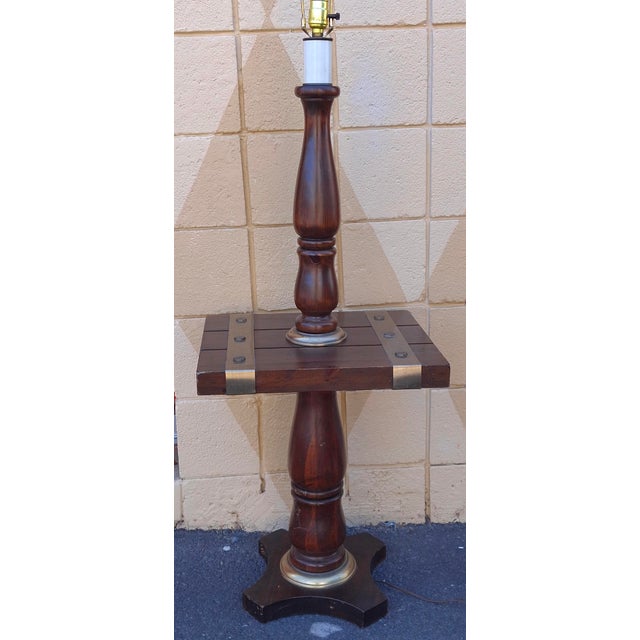 Mid 20th Century Mid Century Antiqued Pine Floor Lamp With Brass Accents For Sale - Image 5 of 11